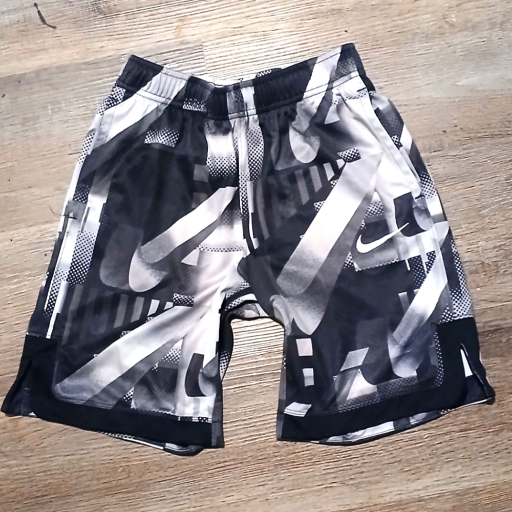 Nike DRI FIT BOYS shorts Size M